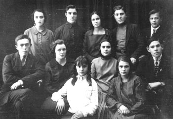 �������� ���� II. ������ 1927 ���� /� ������/ 
����� �� �����:  �����: ������, ������� ����, �������� ���, ������� ���� � ������� ������.
�����: ������ ������� ���������, ������������ �������, ����, ���, ������, �������� ������ ����������.
2/3 ������� ��������. 
����� ���: ���������� �������, ��� ���� ����, �� ���� � ������, ���������� ����� � ������� /�����/.
