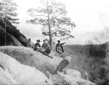 1904 �. �� ������ ������.
����� (����� �������): 
�������� �����, ����� �������, �������� ��������� �������. ���. ������ ��������, ���� �������. 
�����: ��-�� ������� ����������
   
�� ������ ��-�� ������� ���� ������������ ��������� �����������. ������� �� � ������ ����������� �����. ������� ��� ��������� ������� � ���������� ������ ������ ����������.
